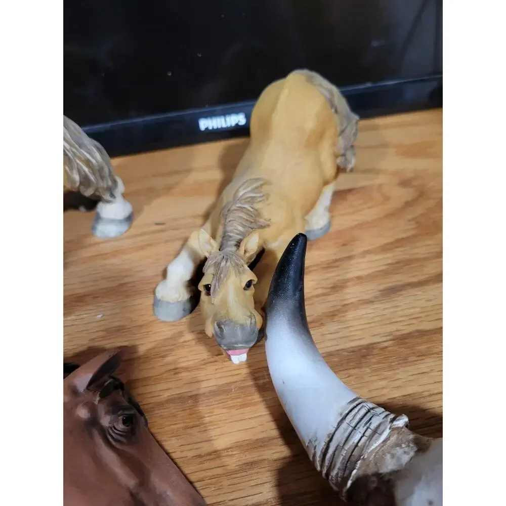 Southwest Theme Small resin Figures, horses, coat hooks, Tabletop Decor Lot of 9 - Picture 12 of 16